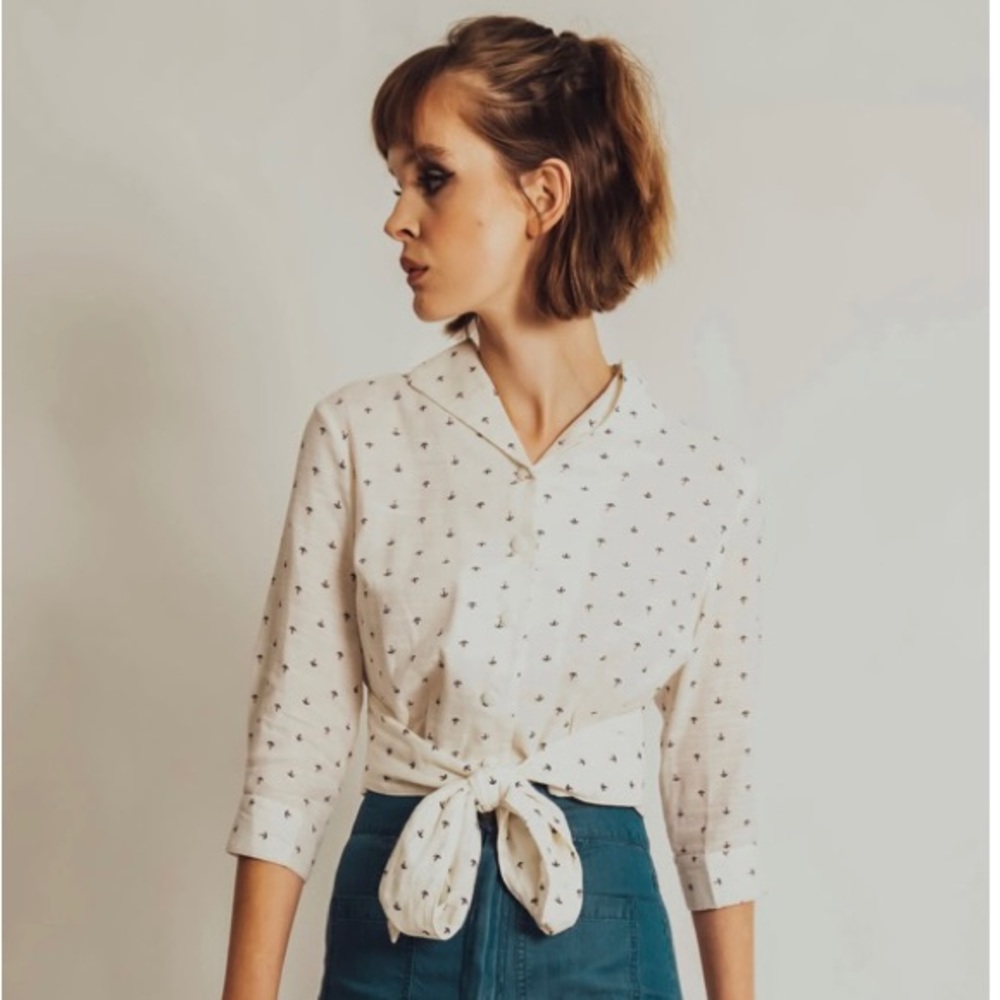 Cropped quarter sleeve top